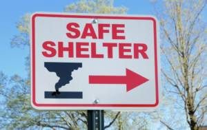 A sign that says safe shelter with an arrow pointing to the right.